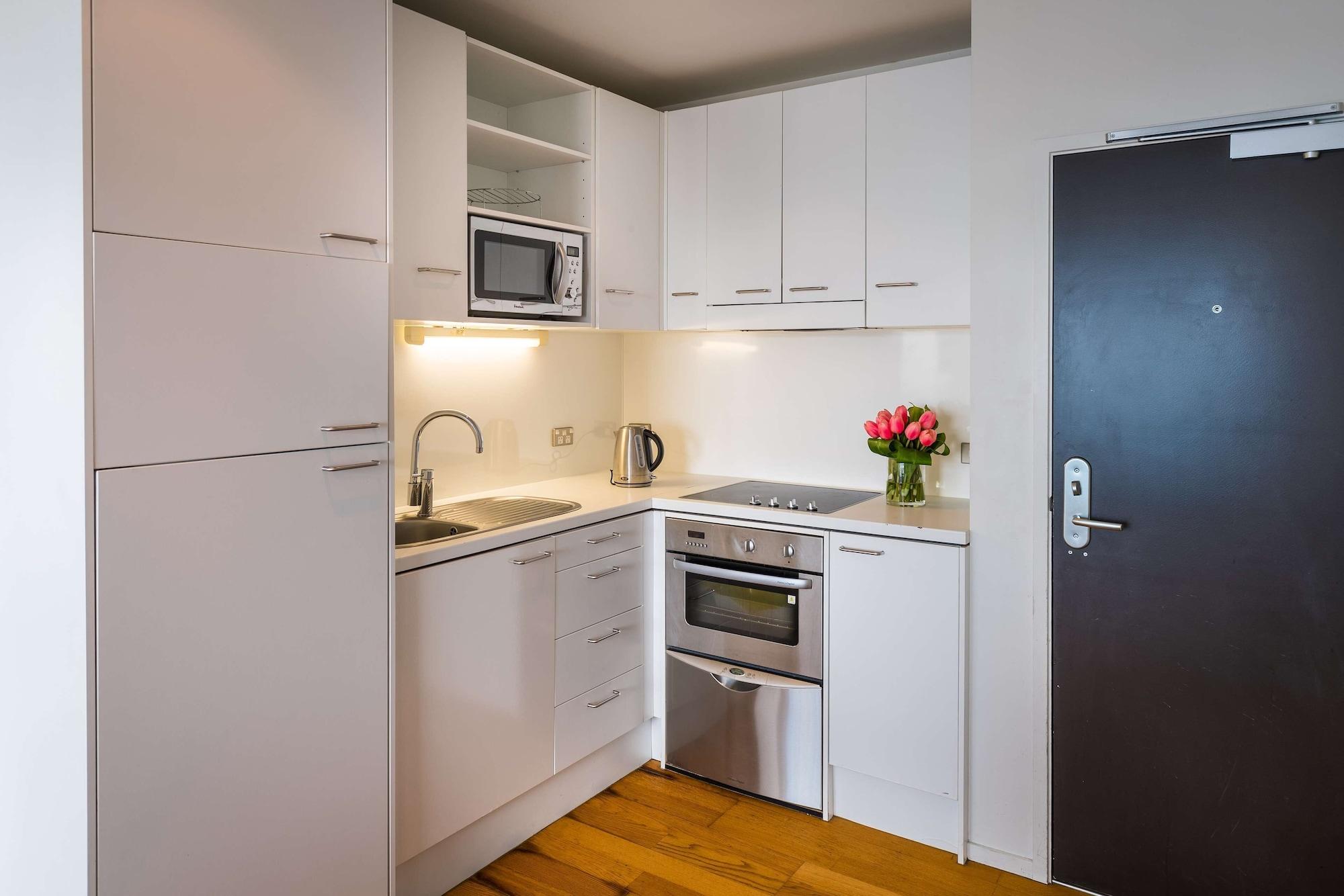 Auckland Harbour Suites Экстерьер фото