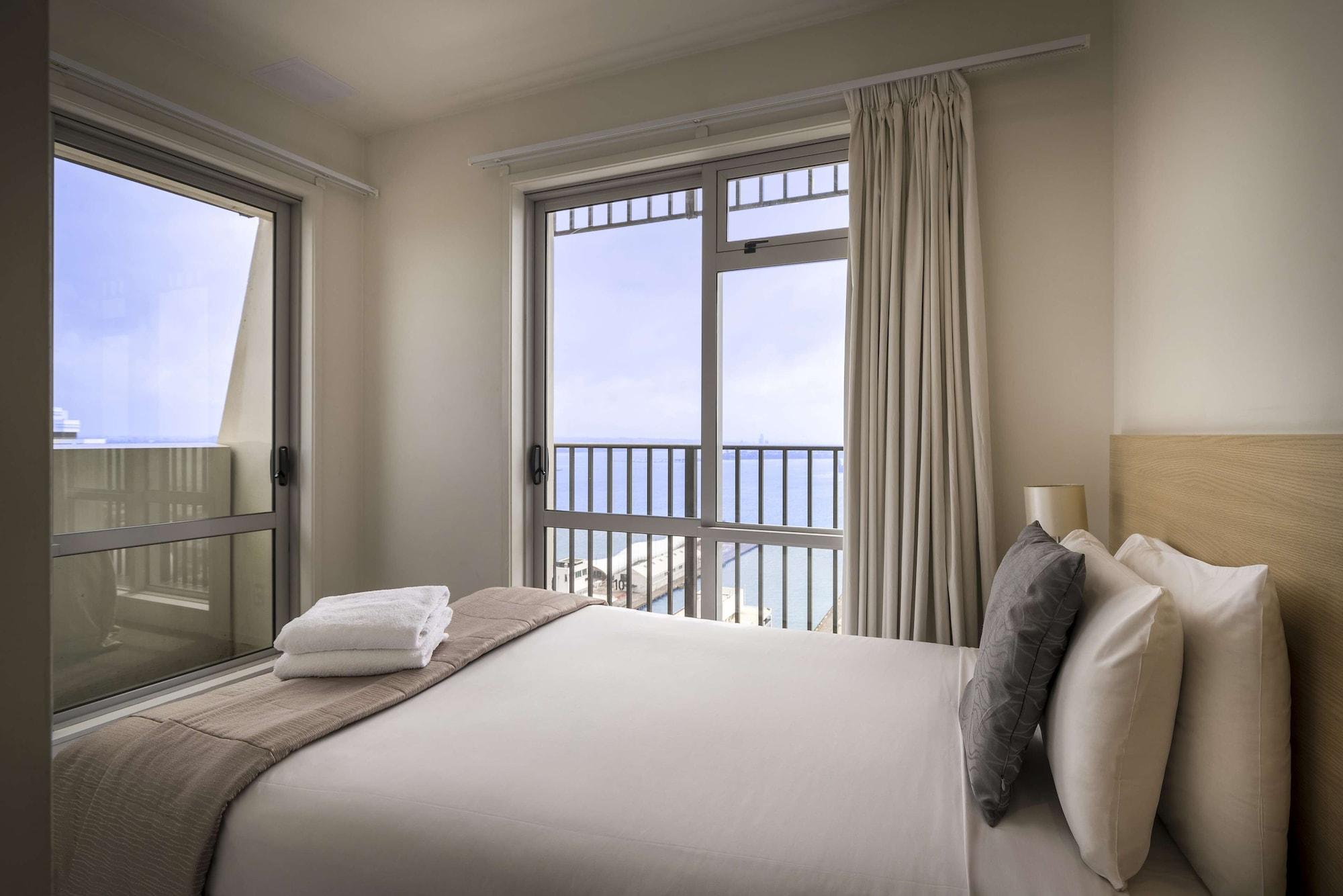Auckland Harbour Suites Экстерьер фото