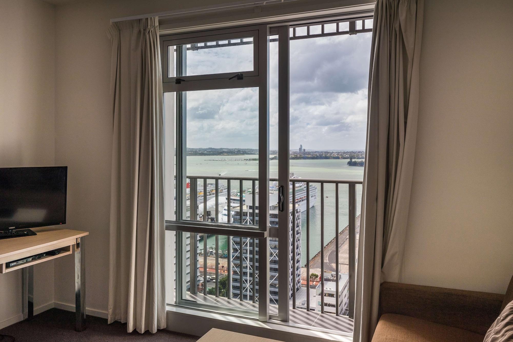 Auckland Harbour Suites Экстерьер фото