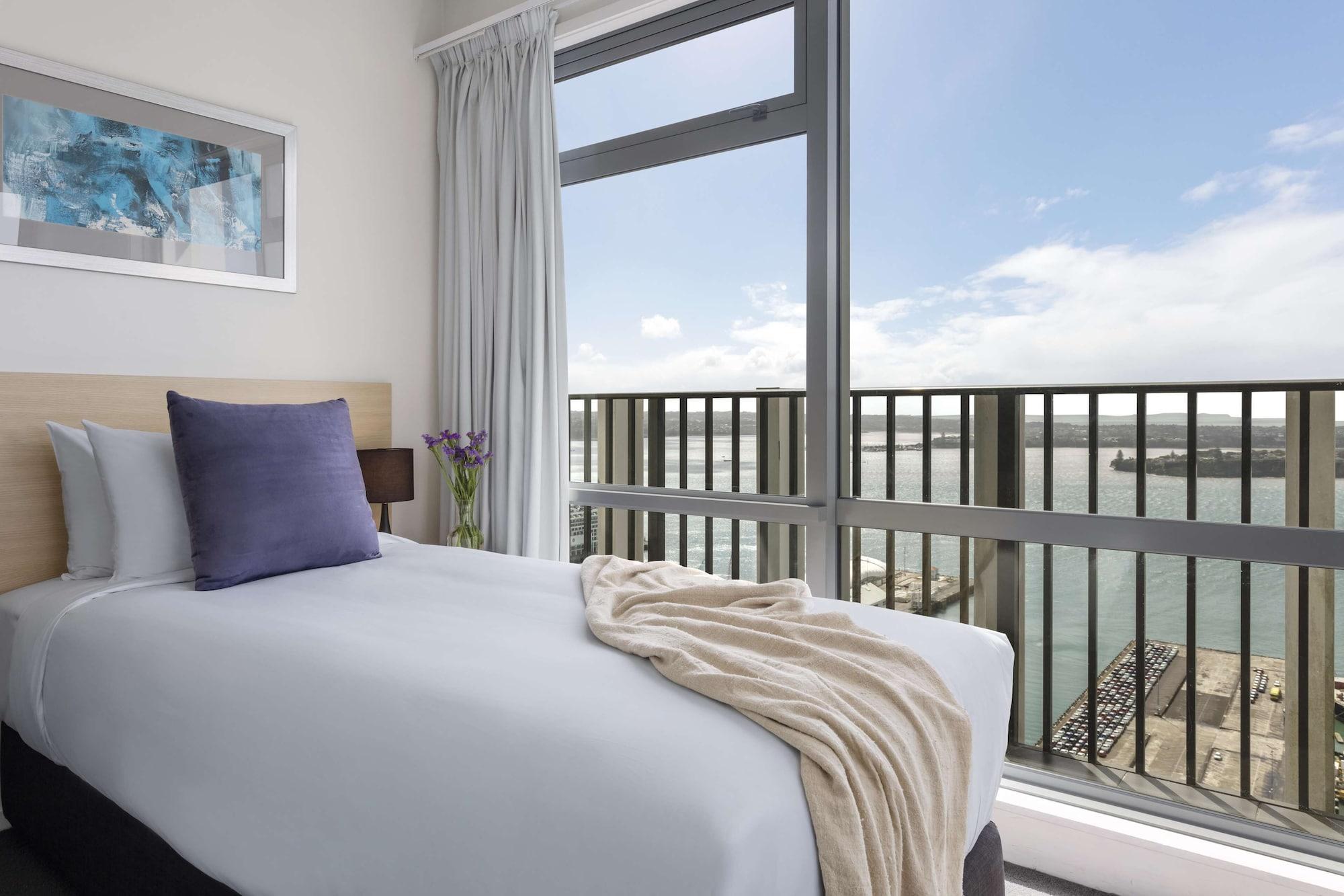 Auckland Harbour Suites Экстерьер фото